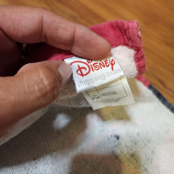 DISNEY PIRATES OF THE CARIBBEAN COLLECTIBLE BEACH TOWEL 60 Inch X 60 Inch - Picture 3 of 5